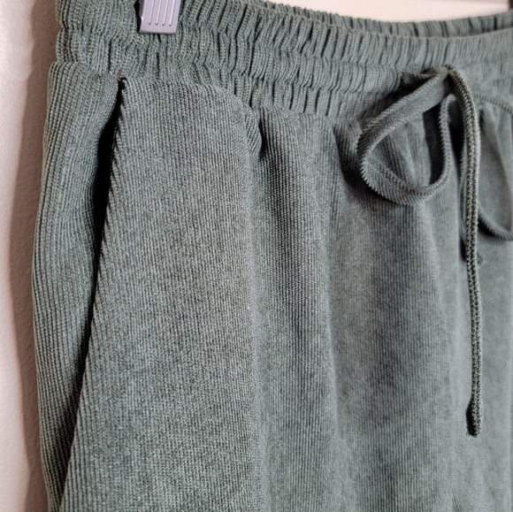 NWT Everyday Chic Boutique | Olive Green Corduroy Pull-On Waist Cropped Pants - Picture 3 of 6